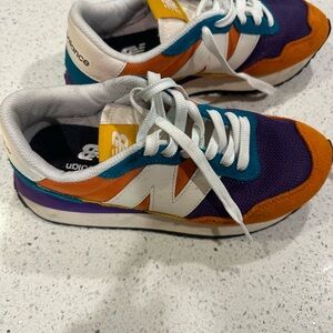 Retro New balances 💚💙🧡💜 intelligence choice size 7.5